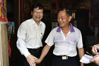 市直机关工委与严台村党支部结对联动 协力脱贫攻坚