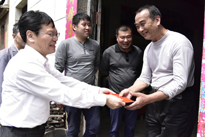市直机关工委与严台村党支部结对联动 协力脱贫攻坚
