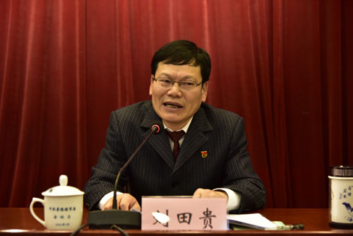 自觉践行“四个意识” 推进全面从严治党以优异成绩迎接党的十九大召开 ——全市机关党的工作会召开