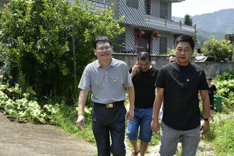 市直机关工委“精准对接”助推脱贫攻坚