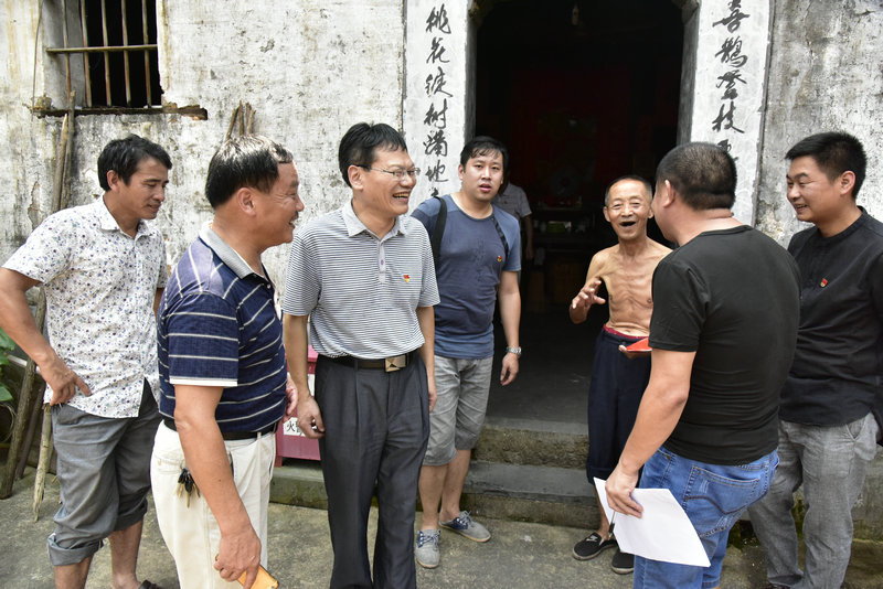 市直机关工委“精准对接”助推脱贫攻坚