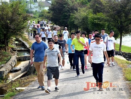 景德镇市直机关开展“全民健身日”健步走活动