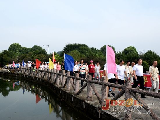 景德镇市直机关开展“全民健身日”健步走活动