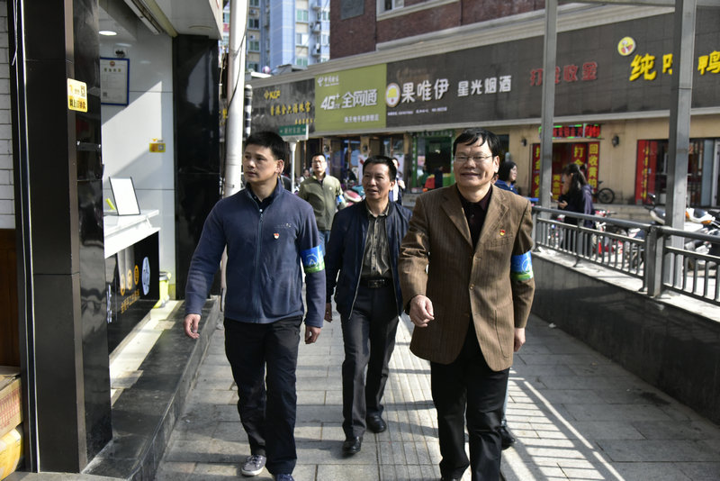 市直机关工委到共建社区开展“环境大整治、党员干在前”主题党日活动