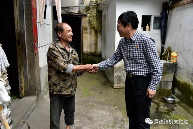市直机关工委调研指导驻村帮扶工作