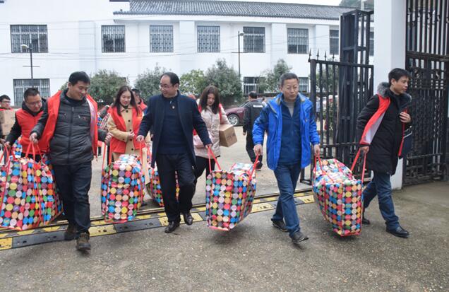 景德镇市财政局开展“学雷锋送爱心”主题党日活动