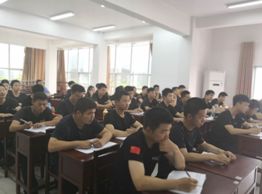 市公安局开展入警“第一课”，听老方讲党史活动