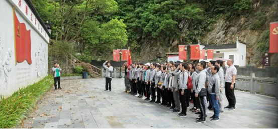 景德镇市人社局开展“不忘初心、传承英烈精神”主题党日活动