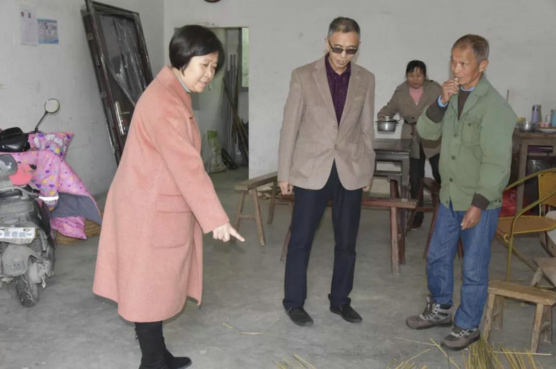 市直机关工委赴结对帮扶村宣讲党的十九届六中全会精神