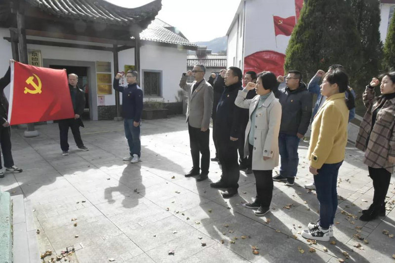 市直机关工委赴结对帮扶村宣讲党的十九届六中全会精神