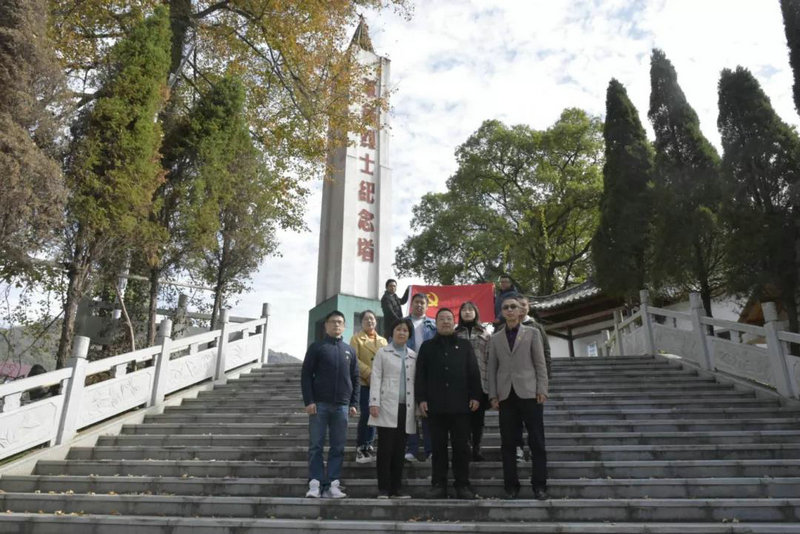市直机关工委赴结对帮扶村宣讲党的十九届六中全会精神