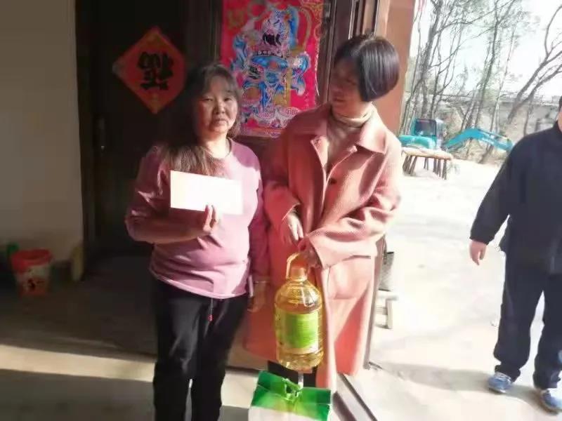 市直机关工委开展“我们的节日”春节走访慰问活动