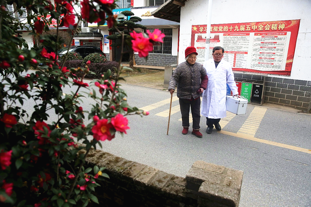 医者仁心 51年如一日守护村民健康