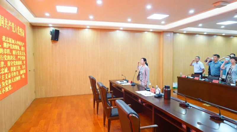 市委宣传部举行“七一”宣誓活动暨《努力打造政治过硬、本领高强、求实创新、能打胜仗的宣传思想工作队伍》专题党课