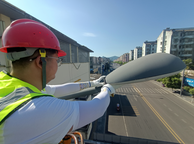 闻令而动抓落实 全面提升重实效，市城管系统抓细抓实常态长效创建全国文明城市工作