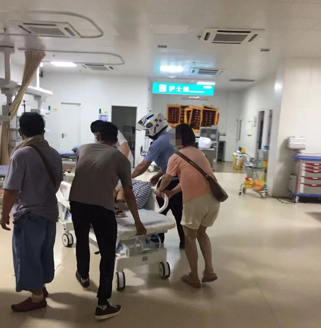 小孩骨折紧急就医，高新铁骑一路护航