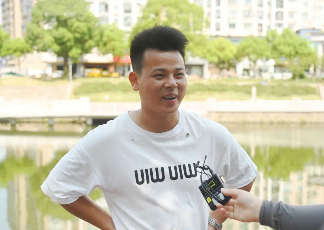“95后”外卖小哥勇救落水男孩