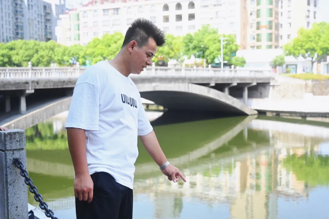 “95后”外卖小哥勇救落水男孩