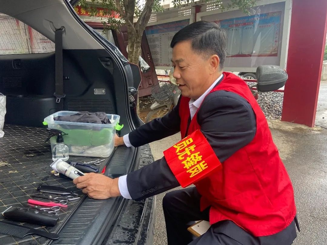 “保重身体，下个月我还会再来。”