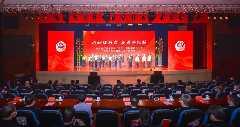 长大后我就成了你：市公安局黄莺同志参加省公安厅巾帼故事讲述会
