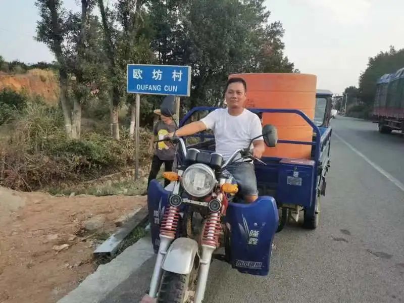 从“叔叔”到“父亲”，这是他的故事！