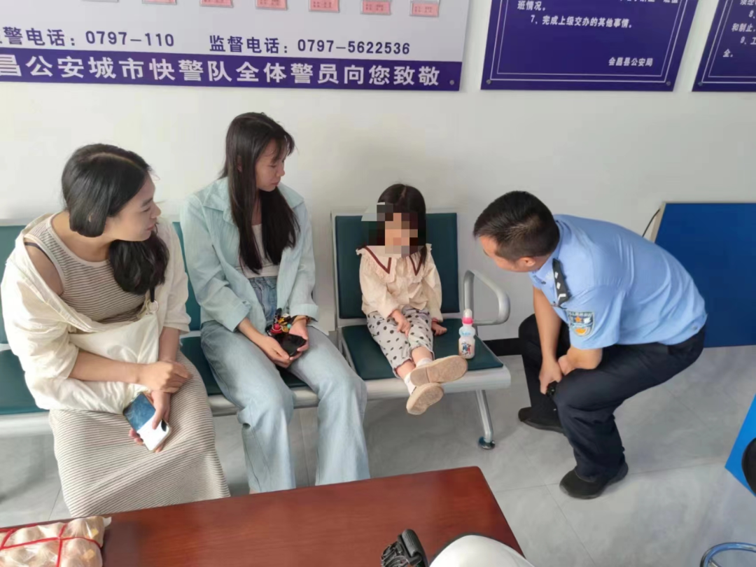 事发一广场，这两位女士好样的！