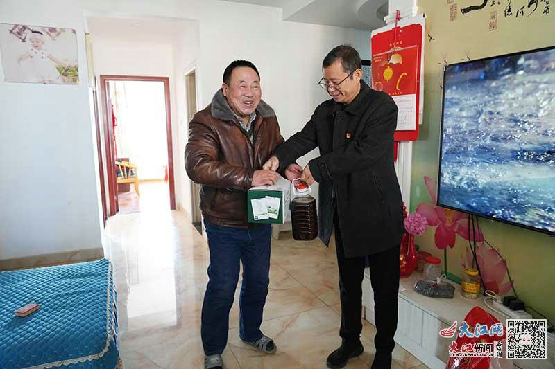 景德镇市国动办春节前社区慰问送温暖
