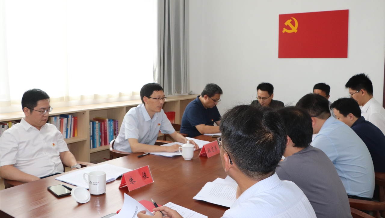 市委政研室召开理论学习中心组集体学习会暨工作例会