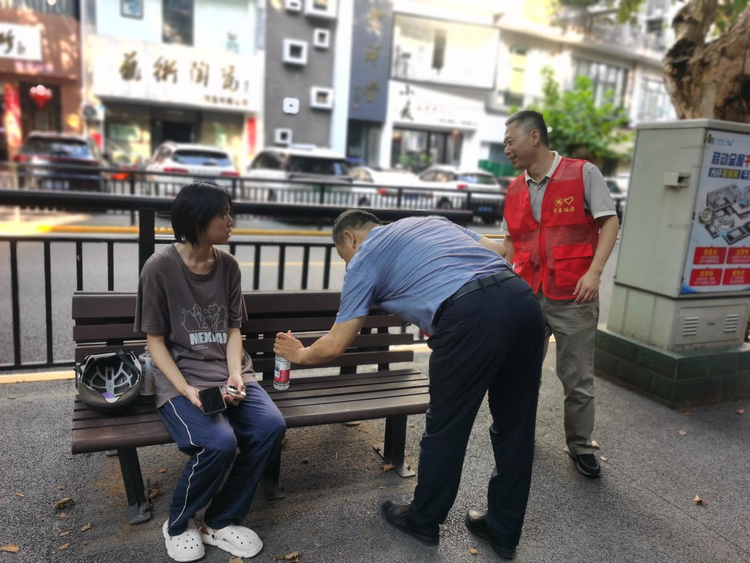 志愿服务暖人心  紧急救助显担当