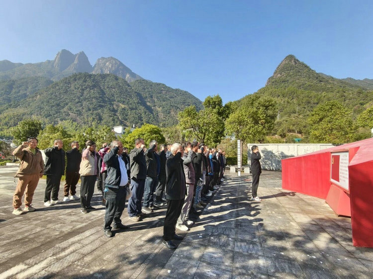 感悟奉献精神 锤炼党性修养