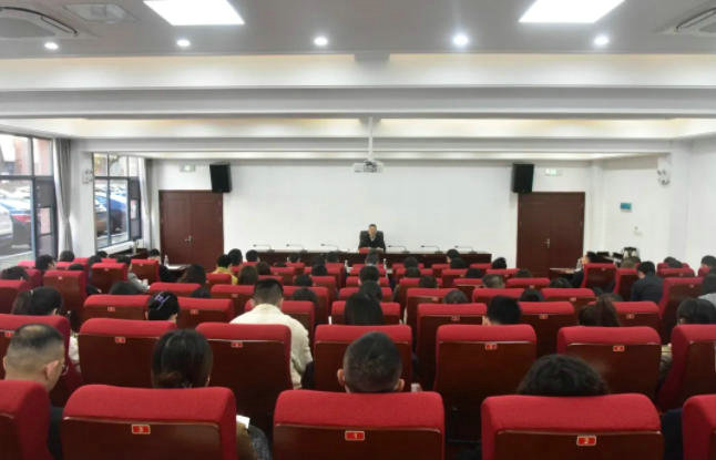 学习贯彻党的二十届四中全会精神市委宣讲团首场宣讲报告会在市直机关举行